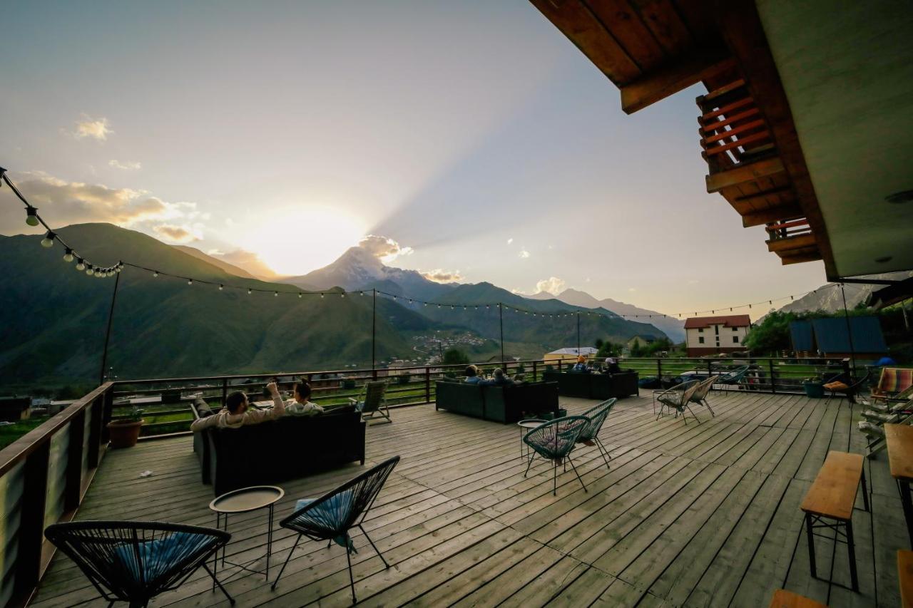 Alpenhaus Kazbegi Hotel & Restaurant Esterno foto
