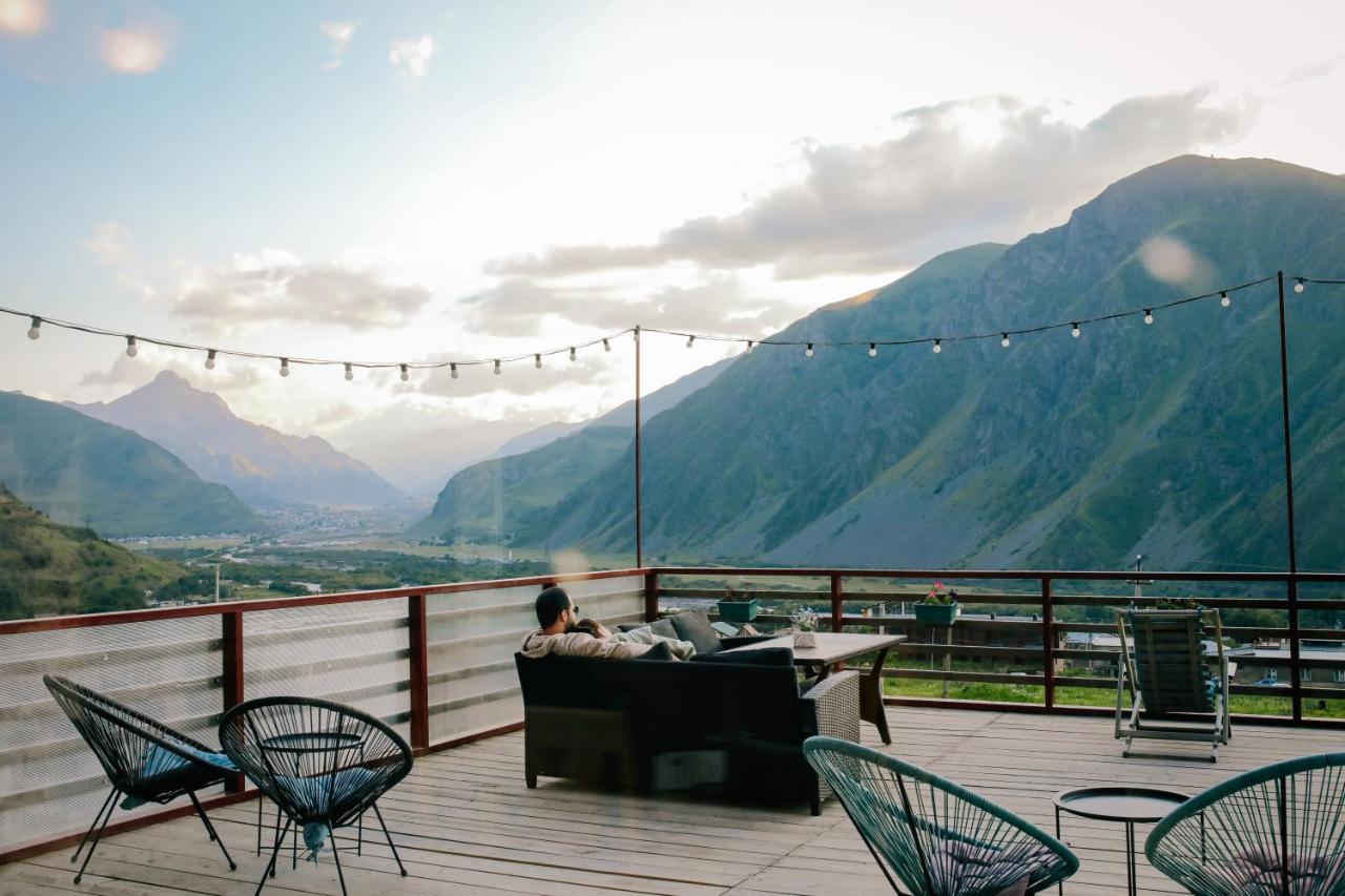 Alpenhaus Kazbegi Hotel & Restaurant Esterno foto