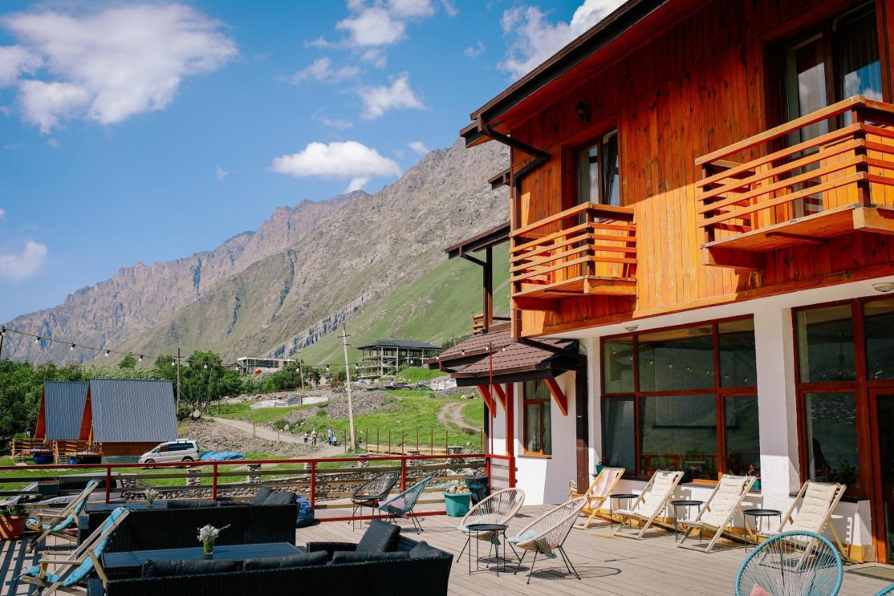 Alpenhaus Kazbegi Hotel & Restaurant Esterno foto