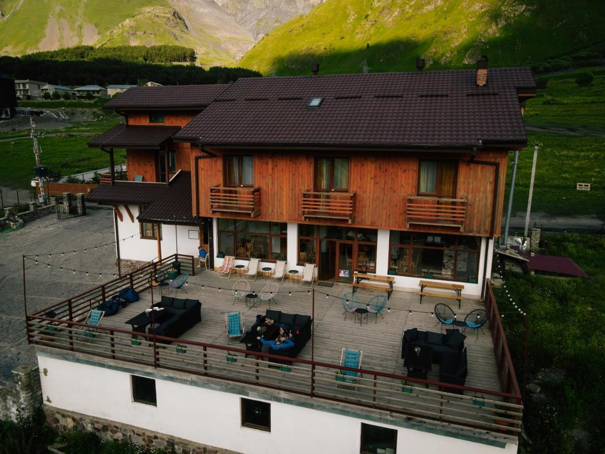 Alpenhaus Kazbegi Hotel & Restaurant Esterno foto