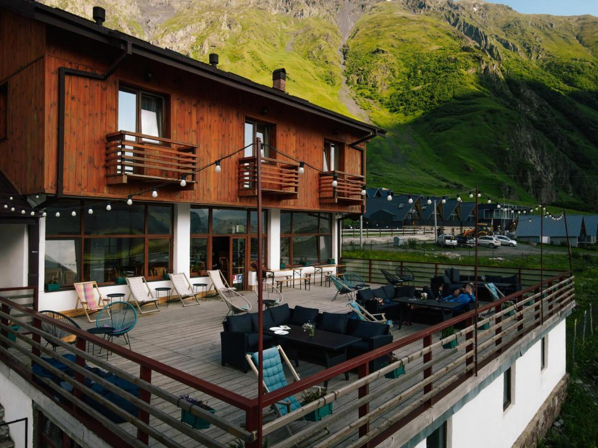 Alpenhaus Kazbegi Hotel & Restaurant Esterno foto