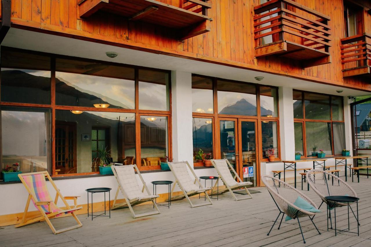 Alpenhaus Kazbegi Hotel & Restaurant Esterno foto