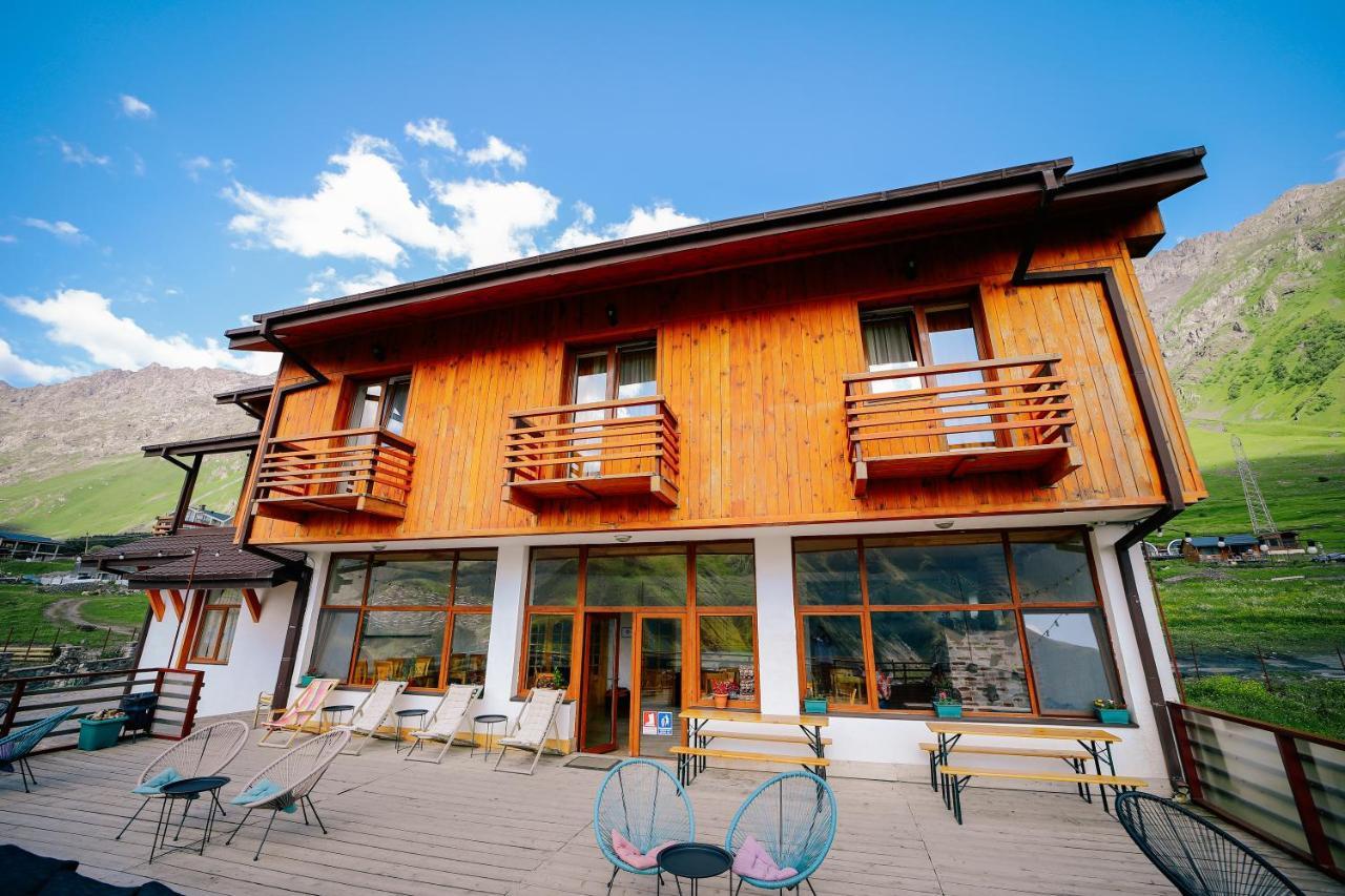 Alpenhaus Kazbegi Hotel & Restaurant Esterno foto