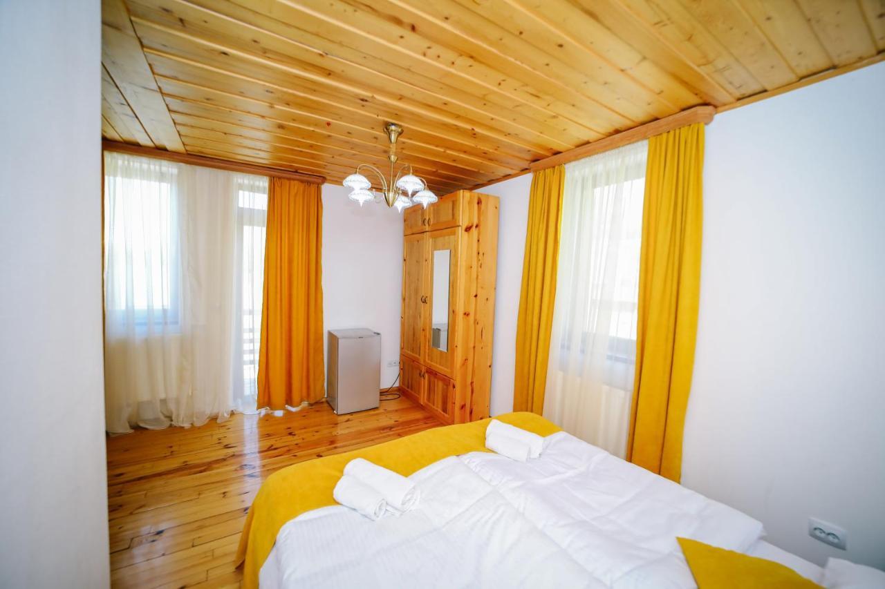 Alpenhaus Kazbegi Hotel & Restaurant Esterno foto