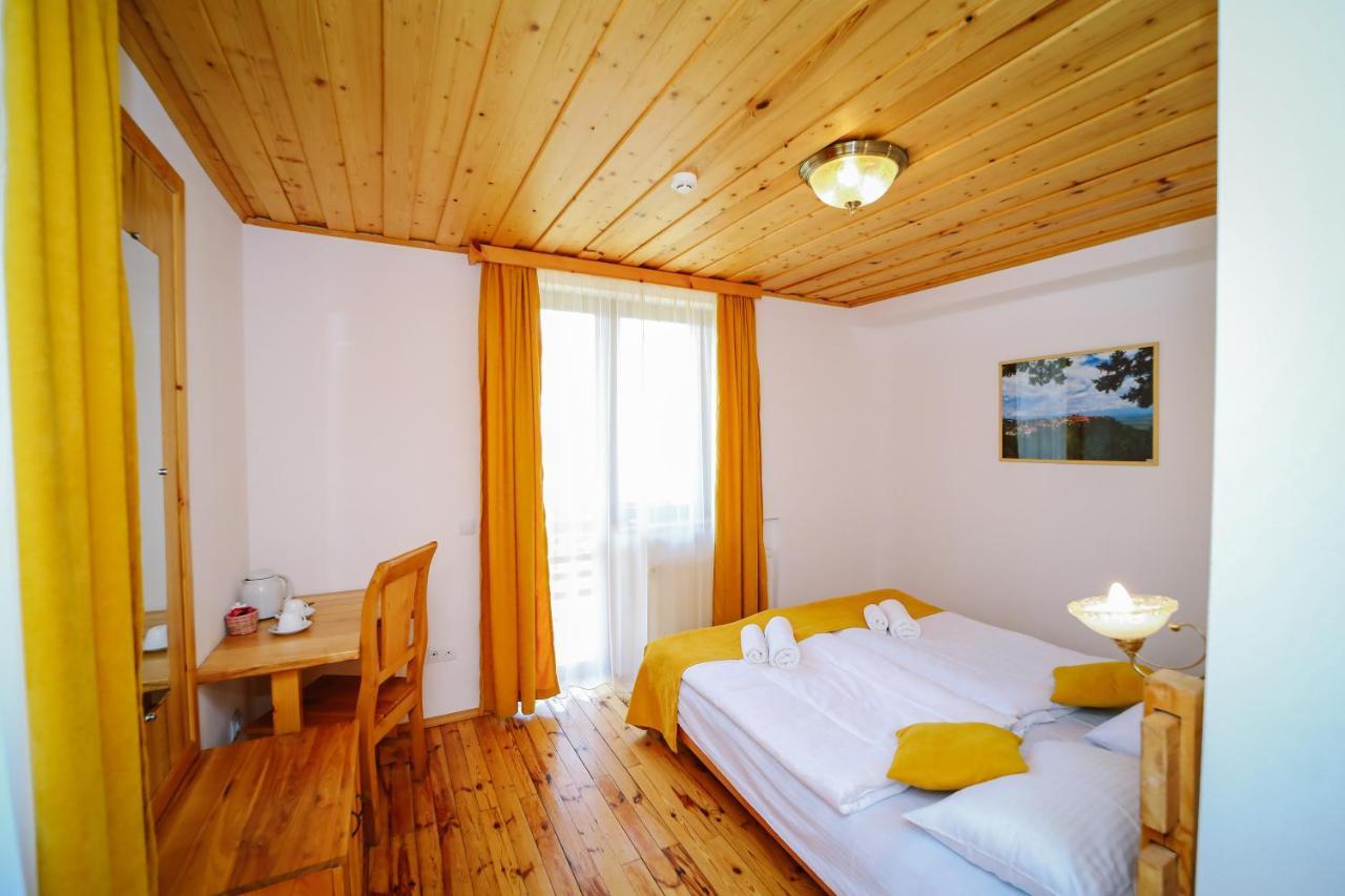Alpenhaus Kazbegi Hotel & Restaurant Esterno foto