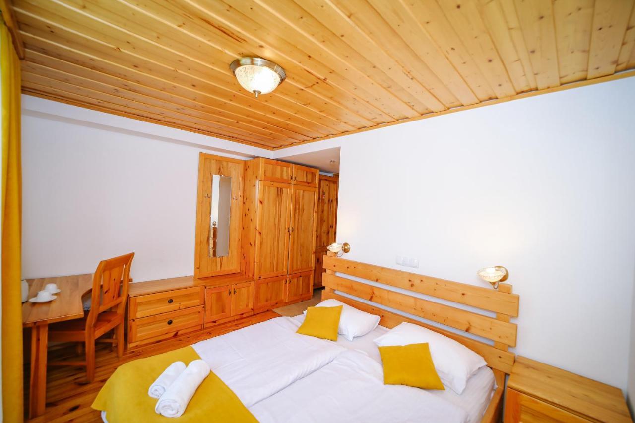 Alpenhaus Kazbegi Hotel & Restaurant Esterno foto