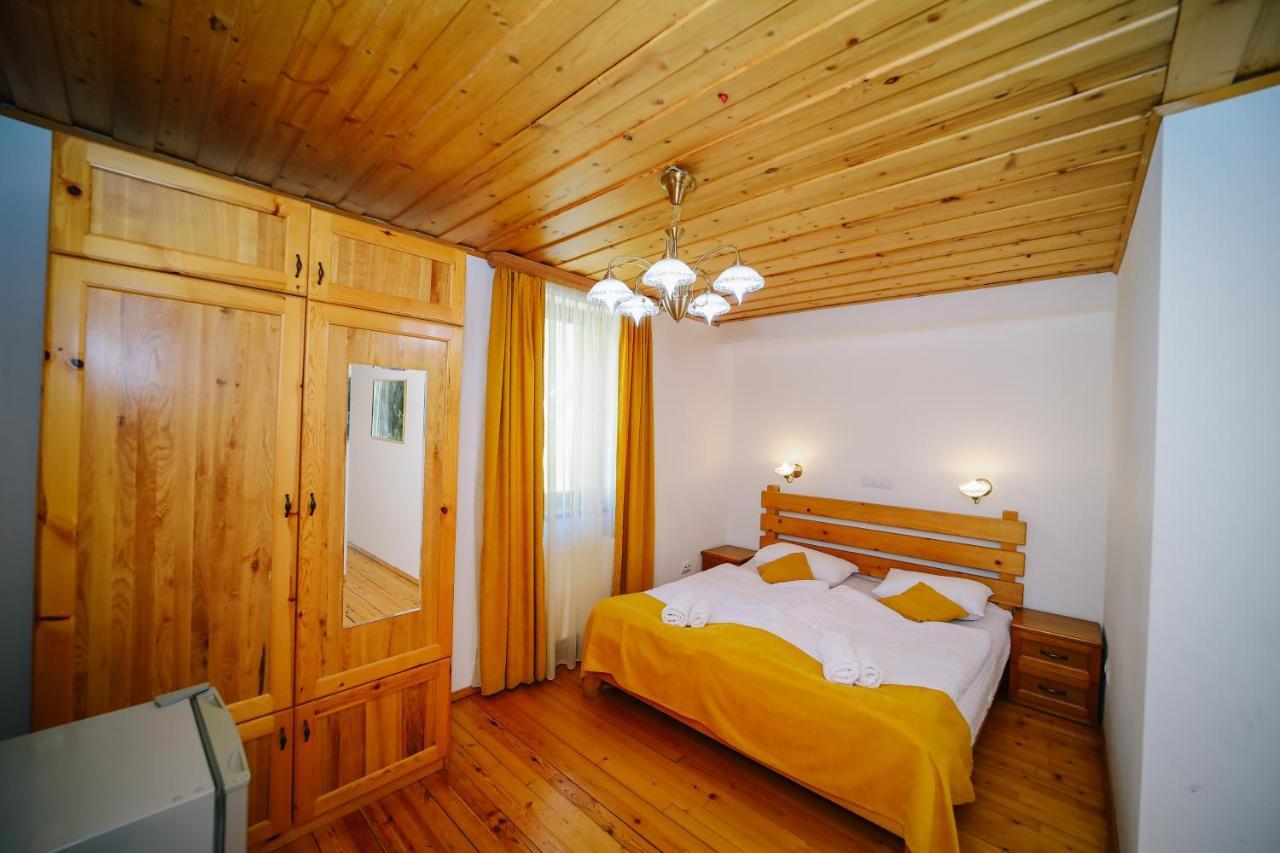 Alpenhaus Kazbegi Hotel & Restaurant Esterno foto