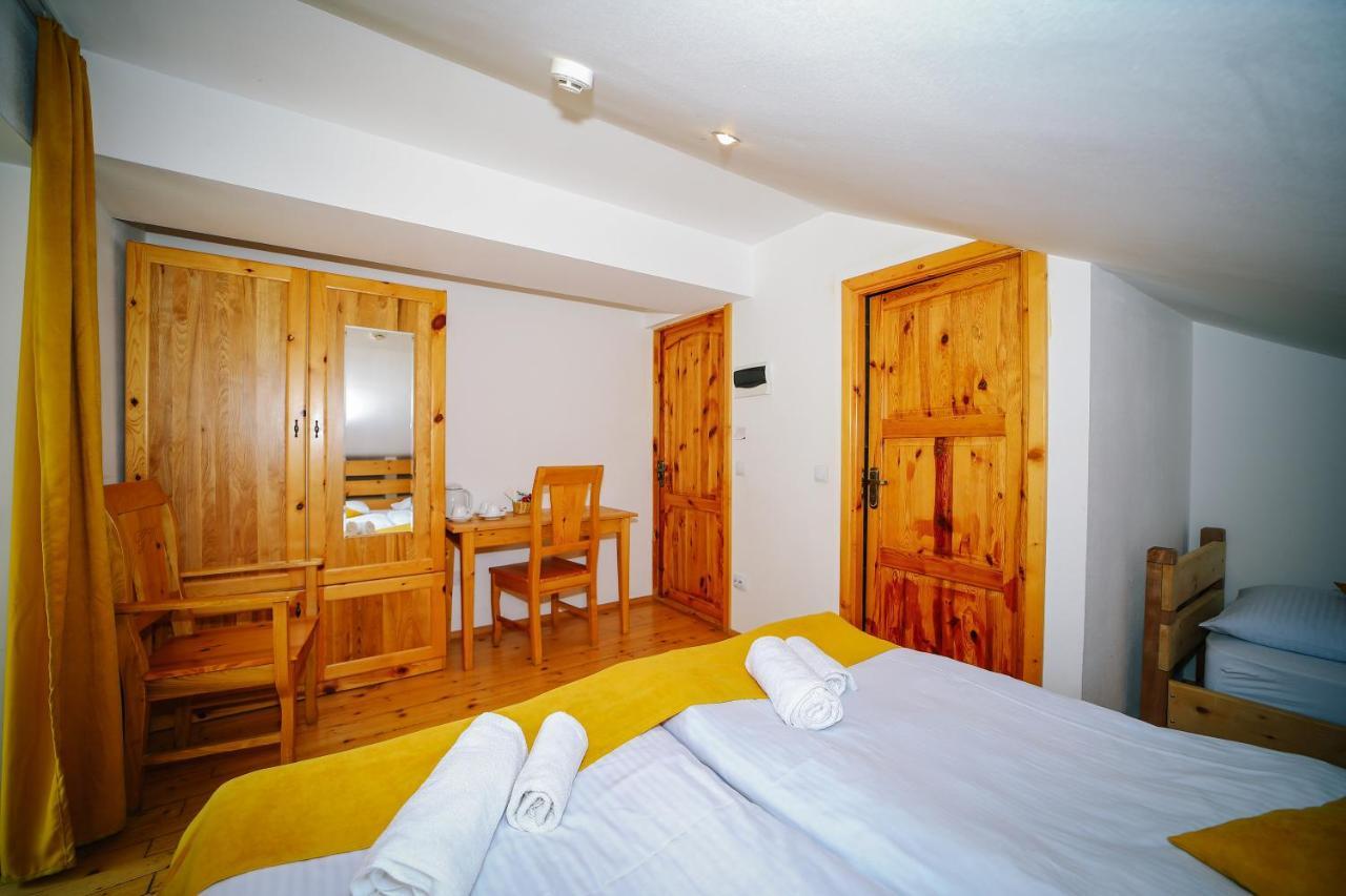 Alpenhaus Kazbegi Hotel & Restaurant Esterno foto