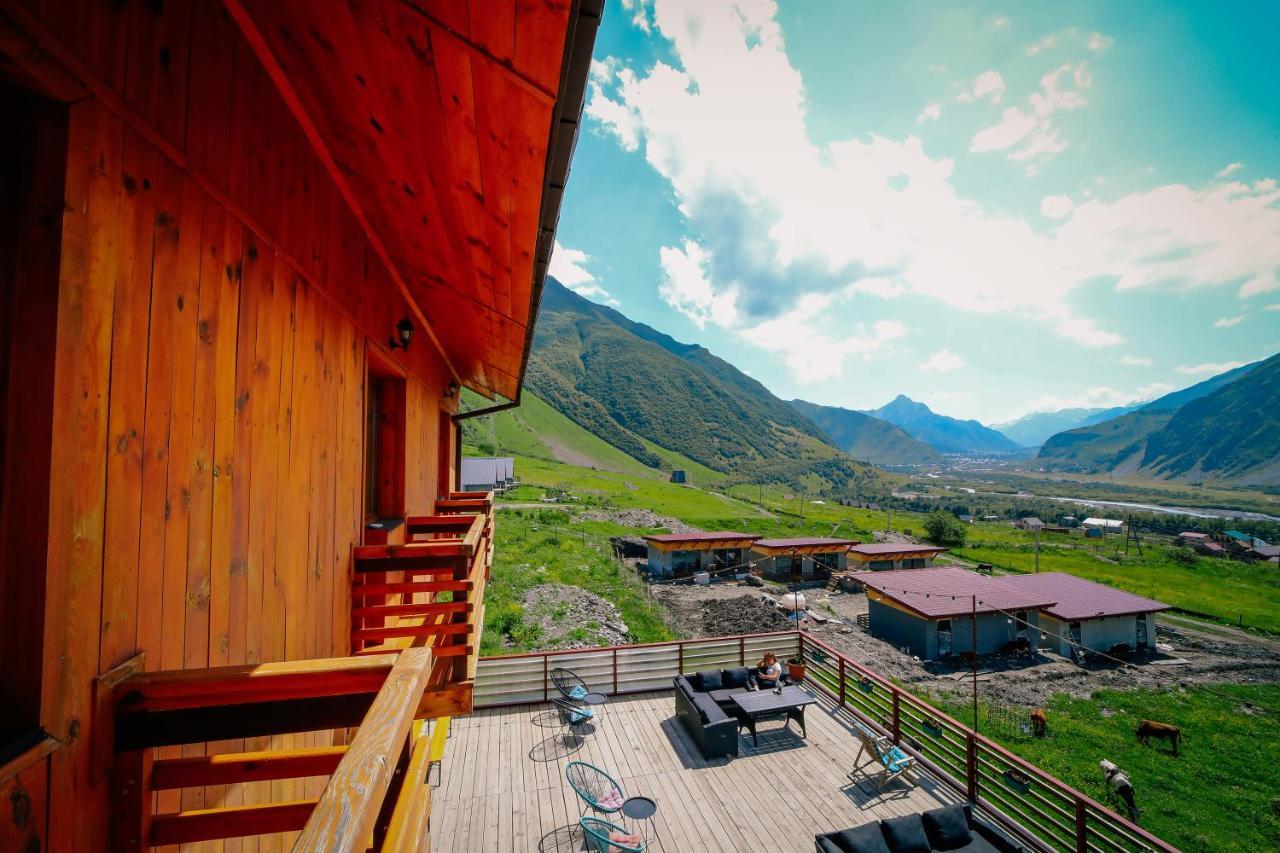 Alpenhaus Kazbegi Hotel & Restaurant Esterno foto