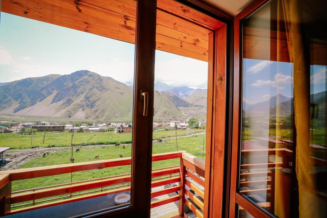 Alpenhaus Kazbegi Hotel & Restaurant Esterno foto