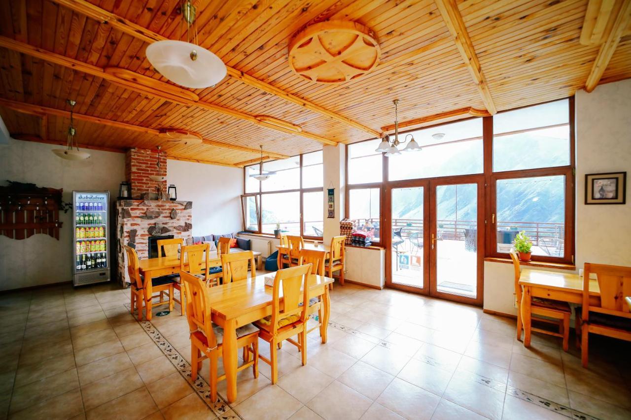 Alpenhaus Kazbegi Hotel & Restaurant Esterno foto