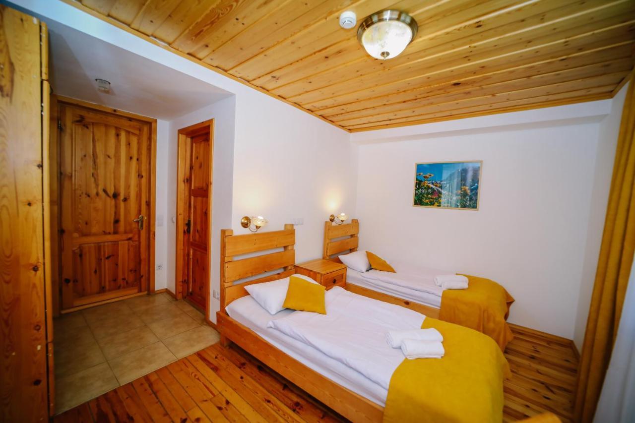 Alpenhaus Kazbegi Hotel & Restaurant Esterno foto